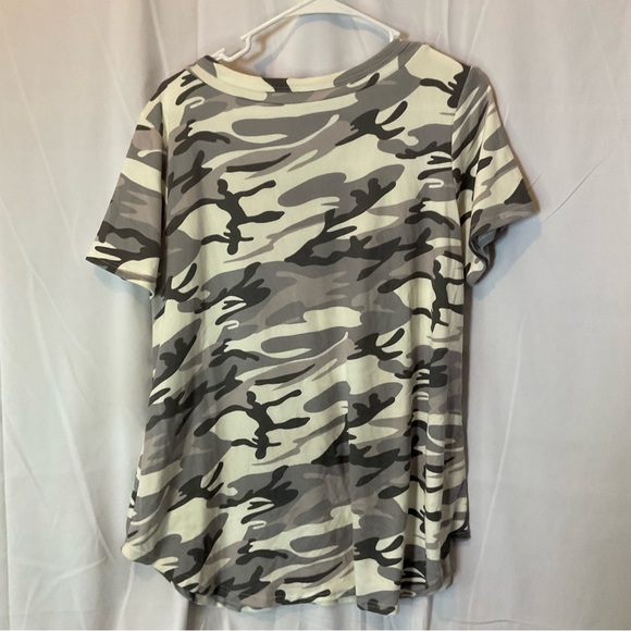 Heimish Women’s Short Sleeve V-Neck Gray Camouflage Size Large - Picture 6 of 11